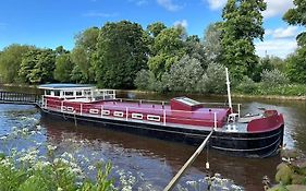 Unique Houseboat Experience I Central City Break