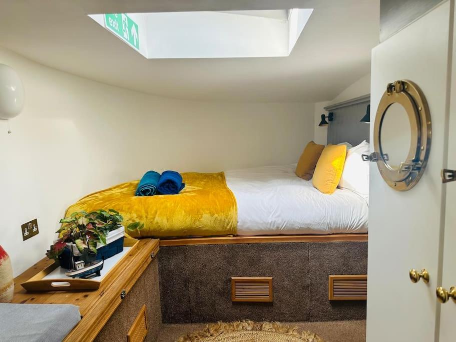 Unique Houseboat Experience I Central City Break York Exterior photo